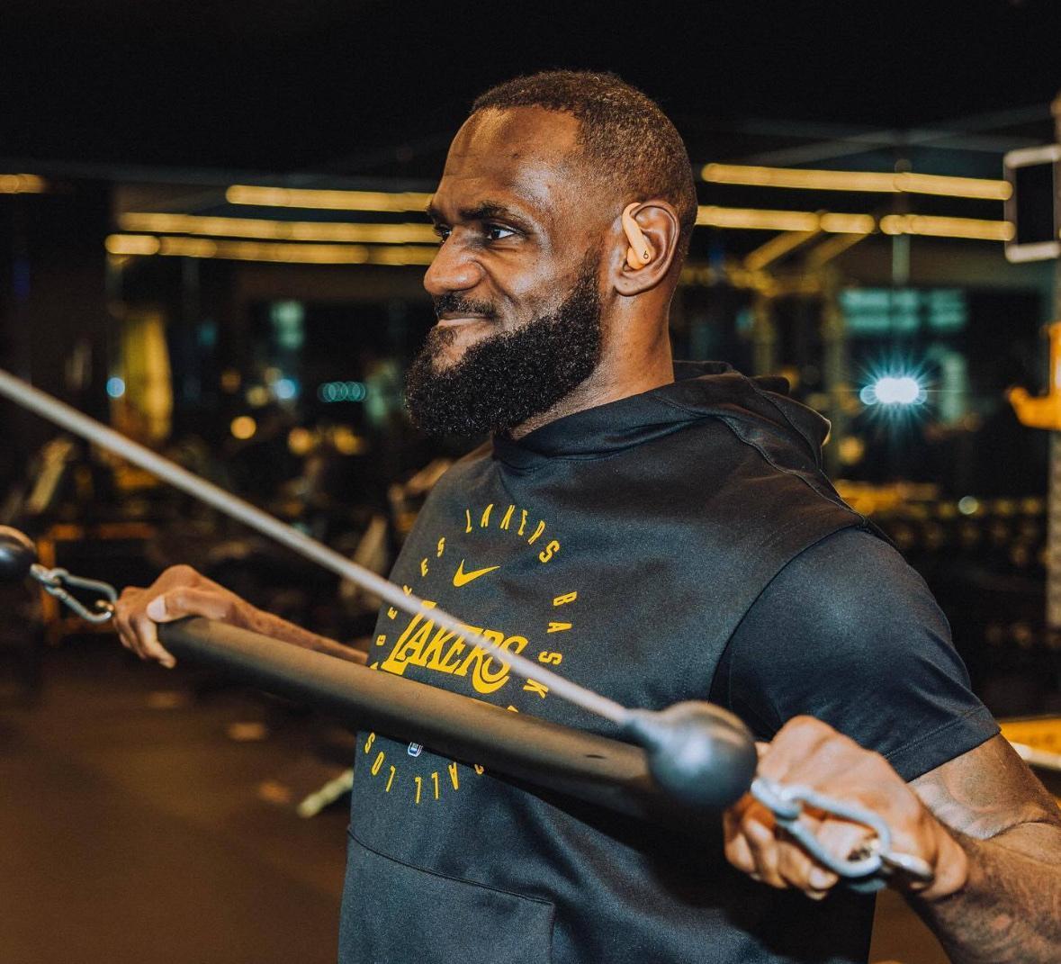 詹姆斯带队逆转太阳，骑士升至东部第三