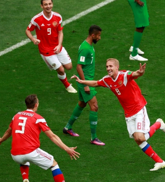 客战之师踢出进攻火力，轻松取胜对手